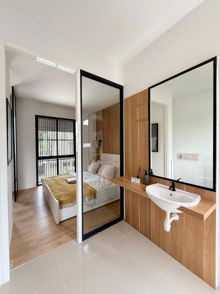 Perumahan Surabaya Timur Amesta Living Tipe Nora 4x15 View Kamar Tidur Utama Dari Kamar Mandi